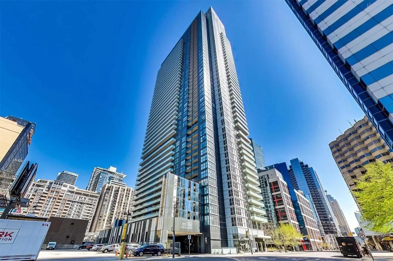 Beautiful Skyline View Downtown Toronto Apartment