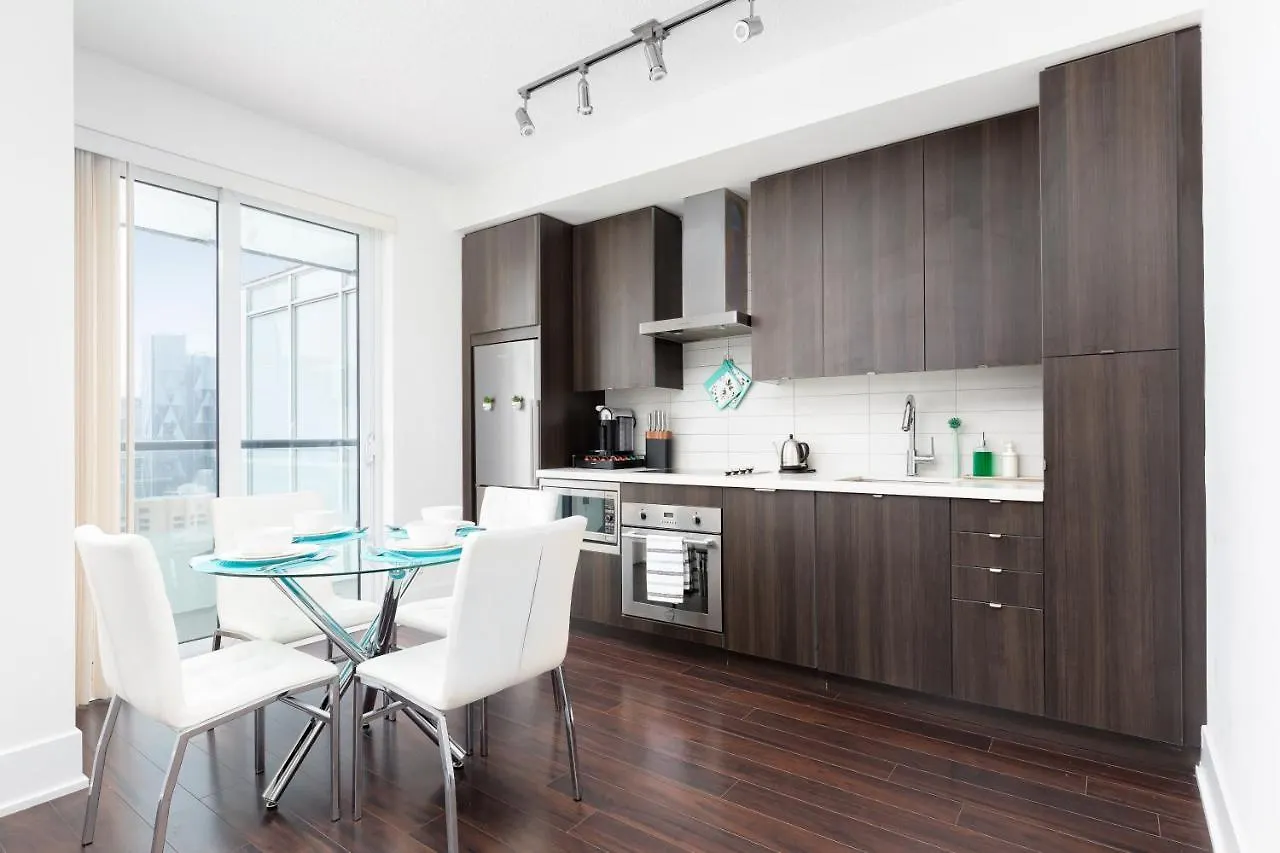 Beautiful Skyline View Downtown Toronto Apartment