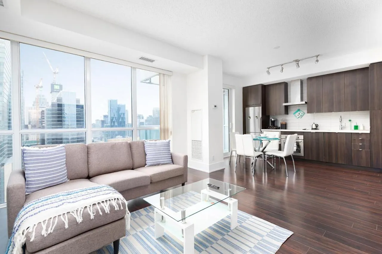 Beautiful Skyline View Downtown Toronto Apartment